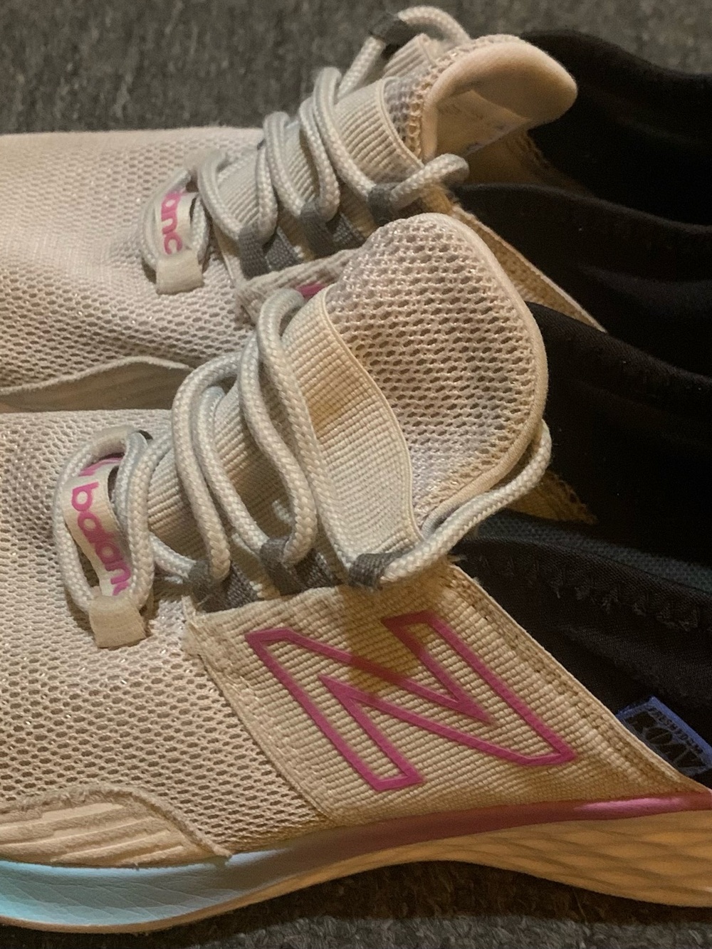 Women’s New Balance Fresh Foam Roav sneakers in a white Sz.6 - Picture 2 of 8